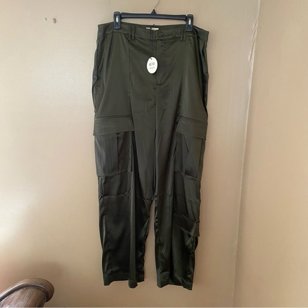 NWT REMI x REVOLVE Sydney Cargo Pant Dark Green satin finish wide leg loose L - Picture 8 of 10